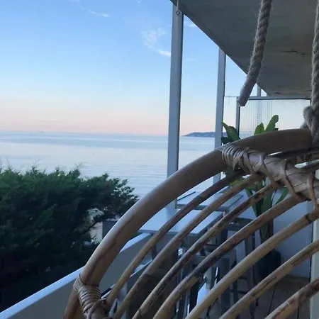 Apartament Avec Terrasse Vue A 50 M *