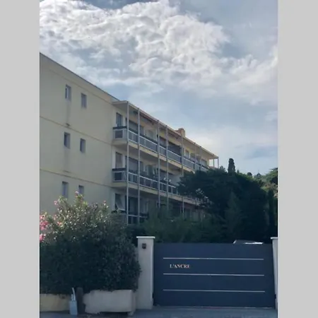 Apartment Avec Terrasse Vue A 50 M Sainte-Maxime